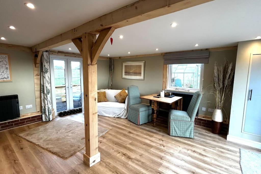 The Old Workshop - A Cosy Country Retreat Villa Gloucester Exterior photo